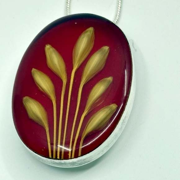 VINTAGE Pendant/Brooch with Silver Tone Necklace, 18” Lenght - Picture 2 of 5